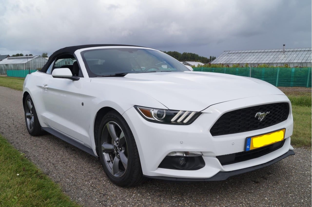 Ford Mustang cabrio huren | JS Trouwauto's