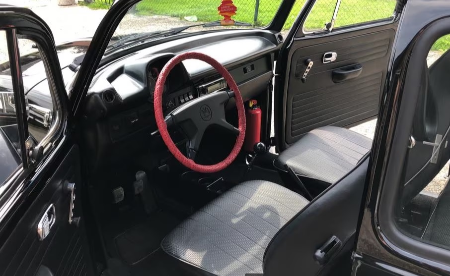 VW kever trouwauto interieur